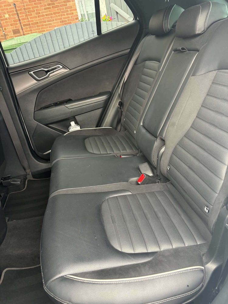 The rear seats of a Kia Sportage cleaned, with the leather and carpets brought back up